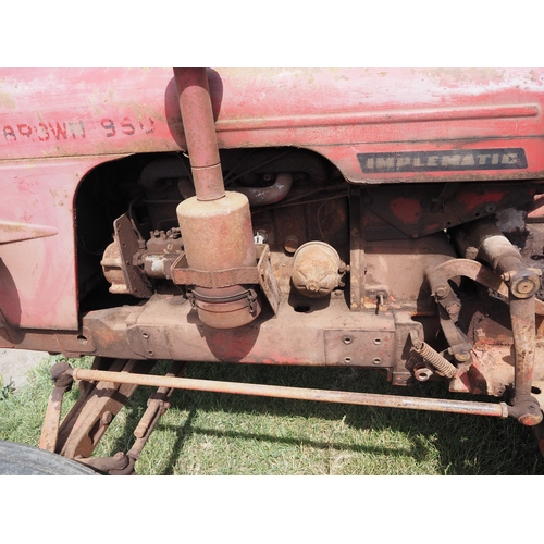 2097 - David Brown 950 2WD tractor. Runs and drives. From a deceased estate. Reg. VBX 223. Badge and V5 in ... 