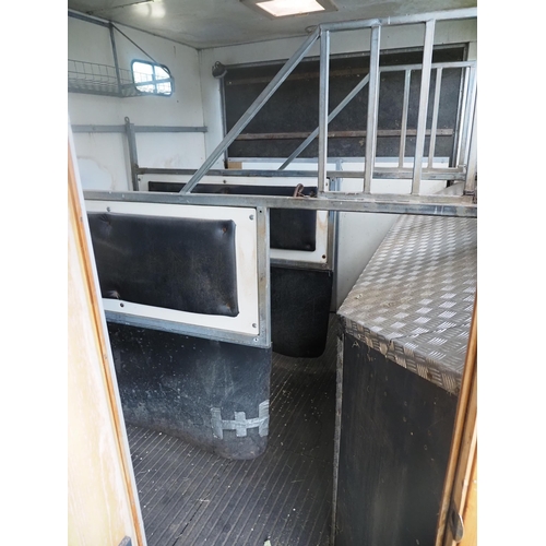 3014 - Iveco 75 E15 horsebox. Runs and drives, showing 177,031 kms. Tidy inside with fridge, horse camera, ... 