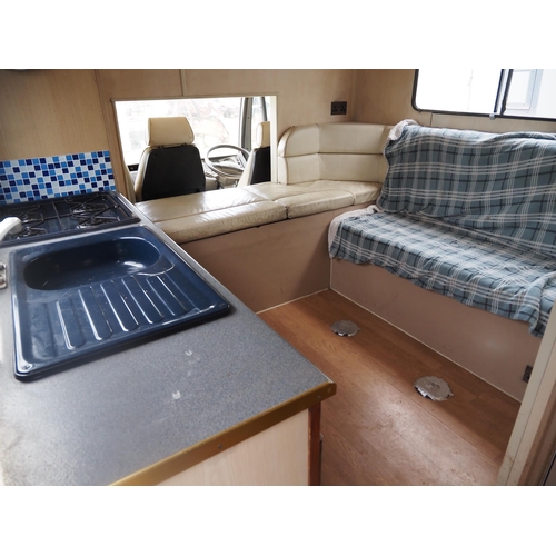 3015 - MAN horsebox. Runs and drives, showing 315,942 kms. Reg. YK05 FYA. V5 and key in office