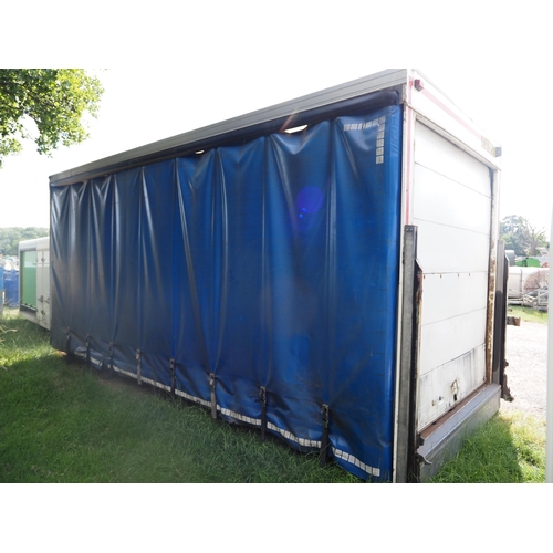 3028 - Curtainside lorry back