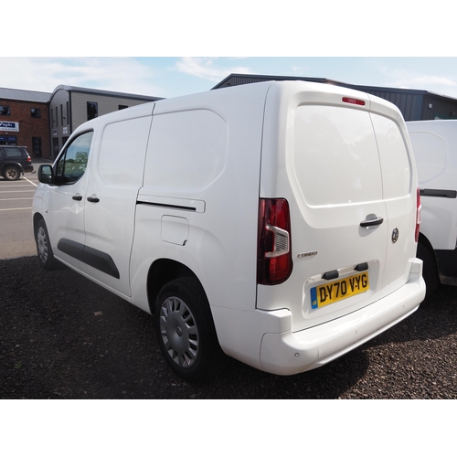 3043 - Vauxhall Combo 2300 Sportive van. 1500cc. MOT until 19/11/25. Runs and drives. Showing 86,544 miles.... 