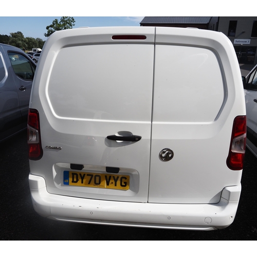 3043 - Vauxhall Combo 2300 Sportive van. 1500cc. MOT until 19/11/25. Runs and drives. Showing 86,544 miles.... 