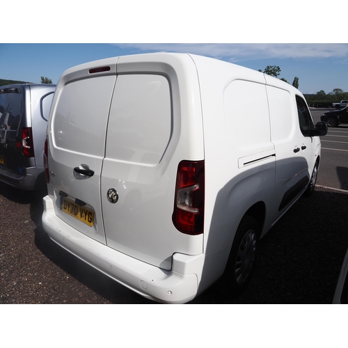 3043 - Vauxhall Combo 2300 Sportive van. 1500cc. MOT until 19/11/25. Runs and drives. Showing 86,544 miles.... 