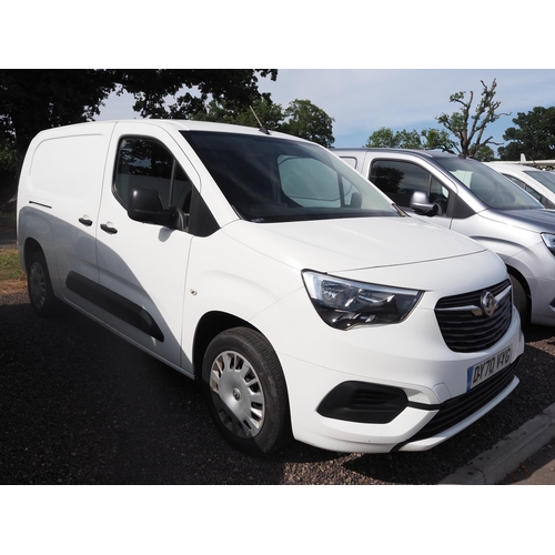 3043 - Vauxhall Combo 2300 Sportive van. 1500cc. MOT until 19/11/25. Runs and drives. Showing 86,544 miles.... 