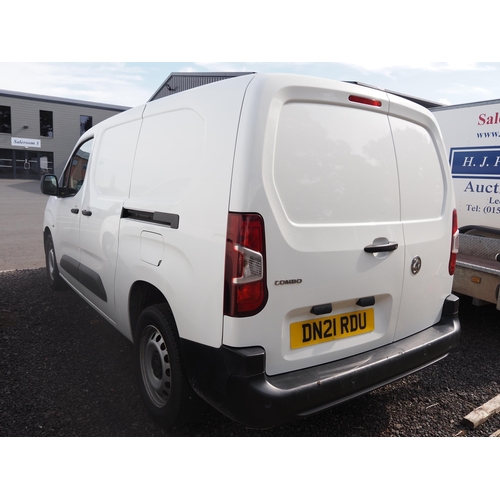3046 - Vauxhall Combo 2300 Dynamic van. 1500cc. MOT until 9/5/26. Runs and drives. Showing 90,490 miles. Re... 