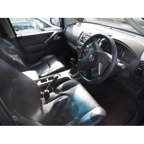 3048 - Nissan Path Finder SVE Dci pick up truck, 2488cc. No MOT. Runs and drives. Showing 202,892 miles. De... 