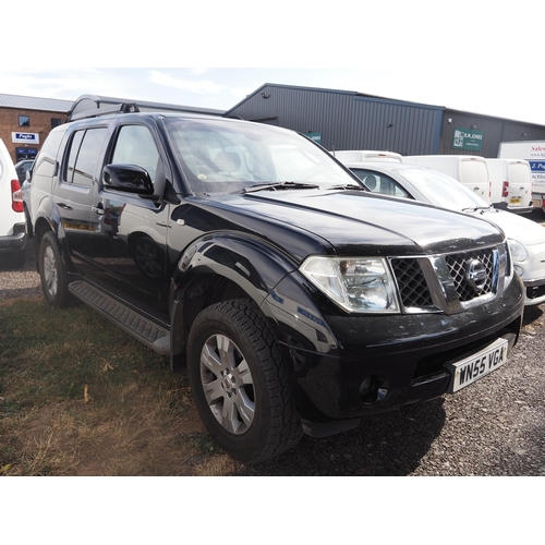 3048 - Nissan Path Finder SVE Dci pick up truck, 2488cc. No MOT. Runs and drives. Showing 202,892 miles. De... 