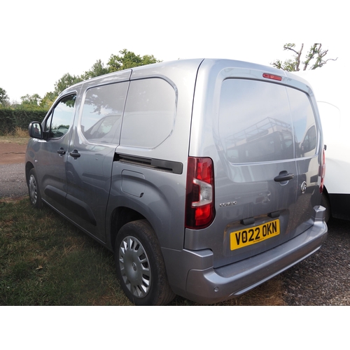 3052 - Vauxhall Combo 2000 Sportive van. 1500cc. MOT until 25/2/26. Runs and drives. Showing 75,521 miles. ... 
