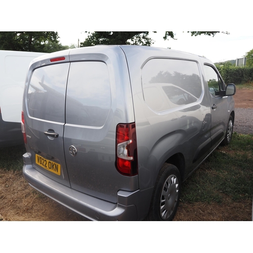 3052 - Vauxhall Combo 2000 Sportive van. 1500cc. MOT until 25/2/26. Runs and drives. Showing 75,521 miles. ... 
