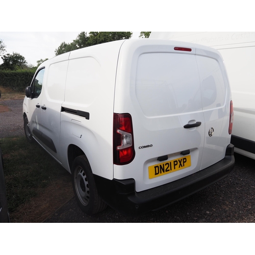 3053 - Vauxhall Combo 2300 dynamic van. 1500cc. MOT until 30/5/26. Runs and drives. Showing 86,636 miles. R... 