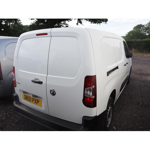 3053 - Vauxhall Combo 2300 dynamic van. 1500cc. MOT until 30/5/26. Runs and drives. Showing 86,636 miles. R... 
