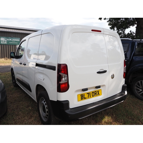3059 - Vauxhall Combo 2300 Dynamic van. 1500cc. MOT until 17/12/25. Runs and drives. Showing 69,237 miles. ... 
