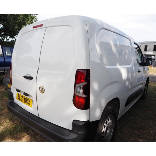 3059 - Vauxhall Combo 2300 Dynamic van. 1500cc. MOT until 17/12/25. Runs and drives. Showing 69,237 miles. ... 