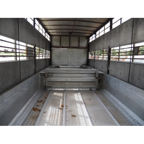 3004 - Triple axle hydraulic lifting triple deck livestock box trailer 20ft