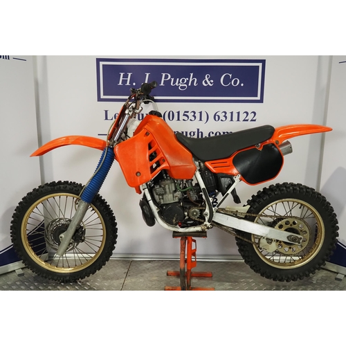 803 - Honda CR250 motocross bike. 250cc
Engine No. ME03E 230099
Engine turns over but has been dry stored ... 