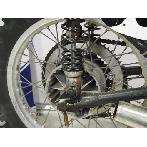 810 - Matchless 500 scrambler. 500cc
Engine No. 57/16M 1915C
Frame No. AAA361
Engine turns over with compr... 