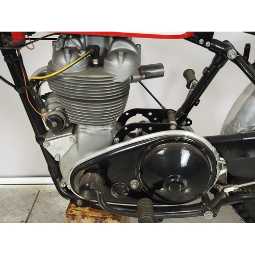 839 - Matchless G80 motorcycle. 500cc
Engine No. 7/G80 28990 R/R K
Engine turns over with compression but ... 
