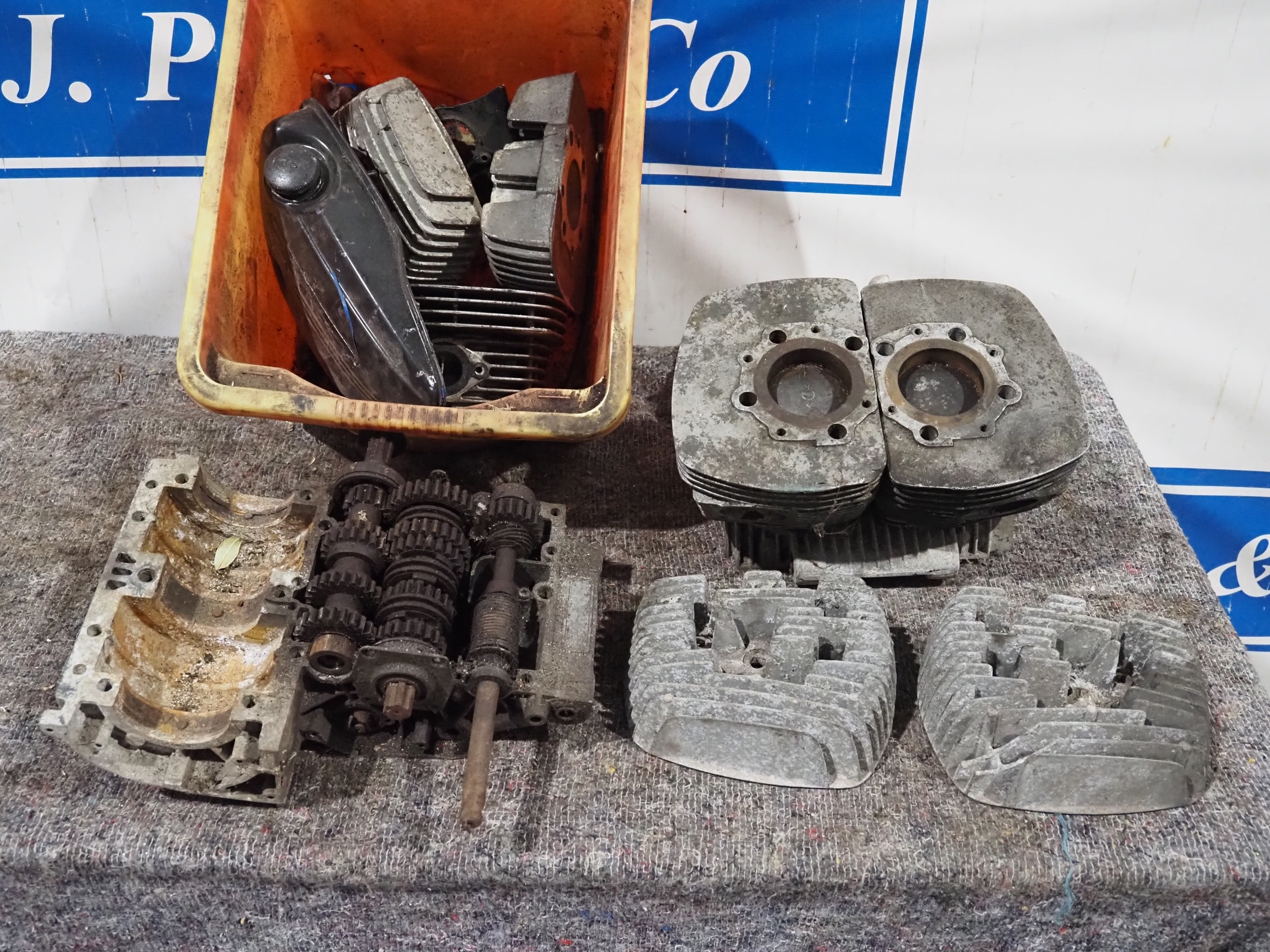 Suzuki T500 engine spares