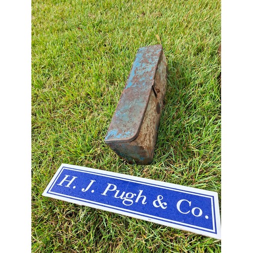 571 - Fordson Major toolbox