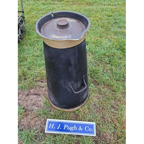 518 - Old milk churn