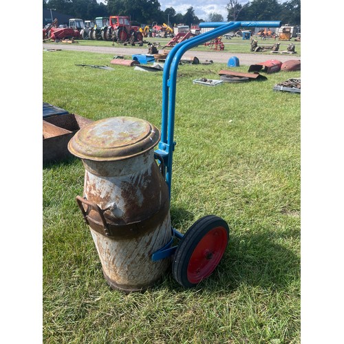 534 - Chillington churn carrier and milk churn