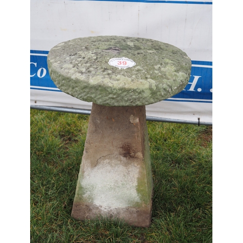 39 - Staddle stone approx. 4ft