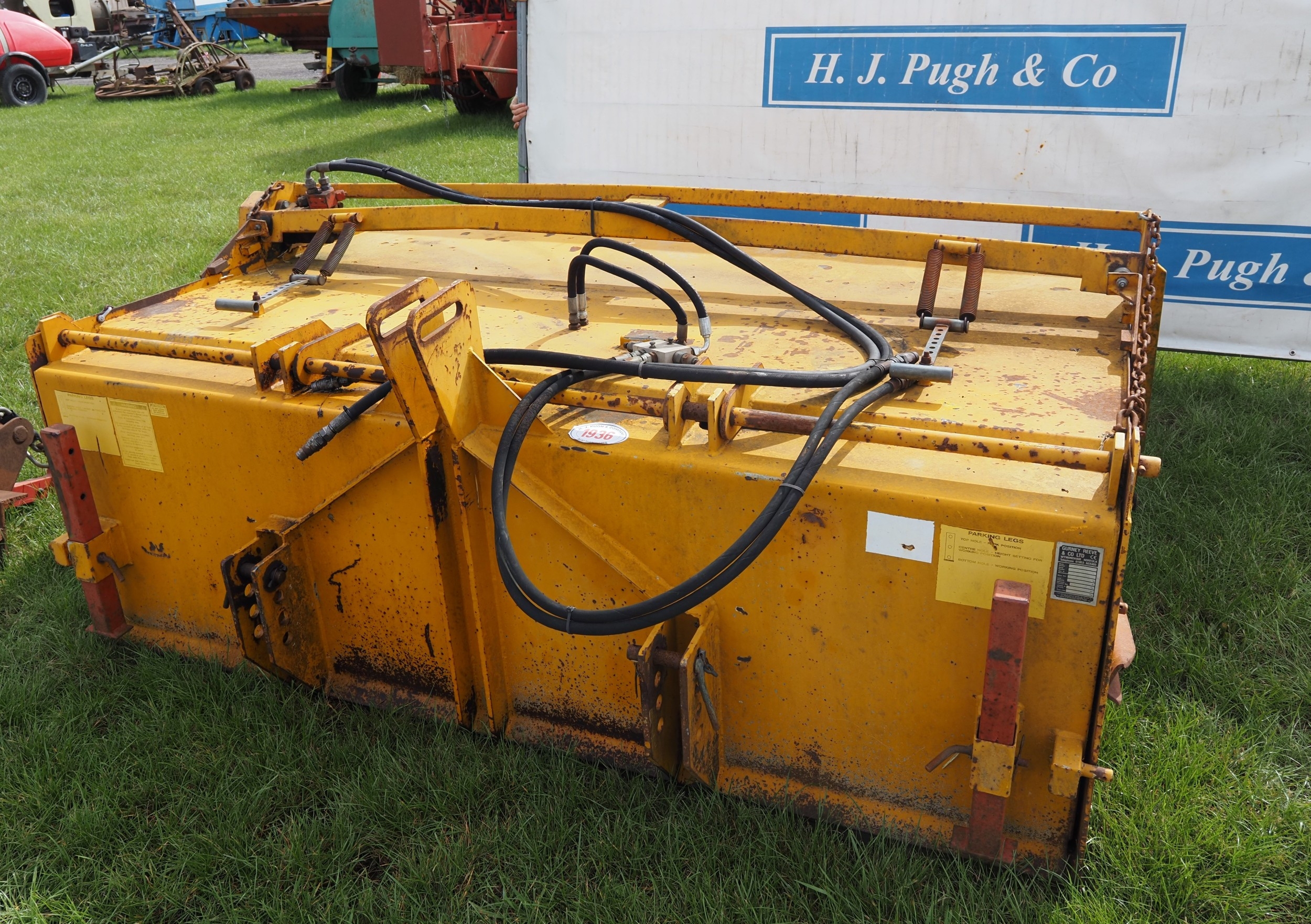 Gurney Reeve HD57 bucket brush