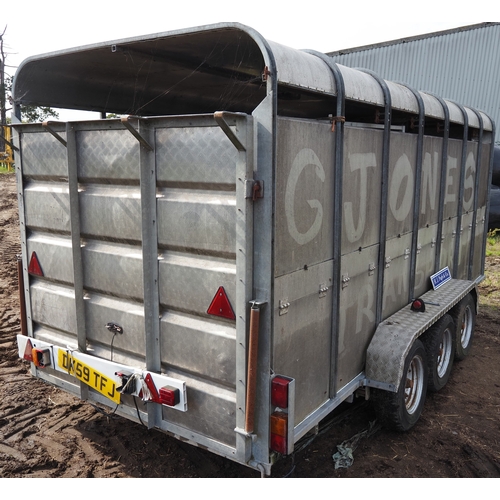 104 - Triaxle livestock trailer 14ft