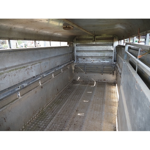104 - Triaxle livestock trailer 14ft