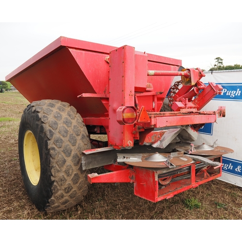 105 - Trailed lime spreader