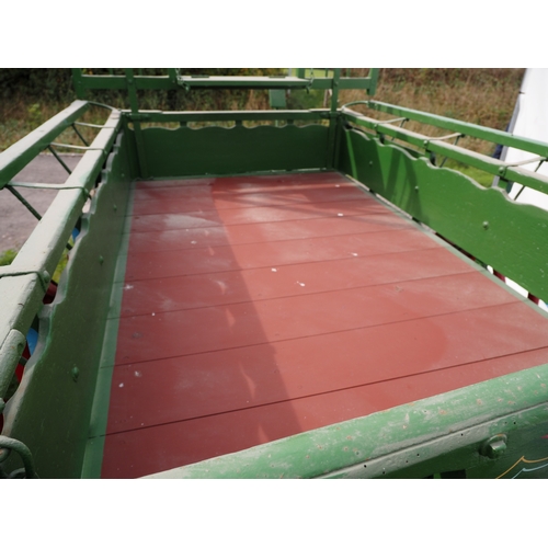 165 - Fruiterers dray with set of shafts