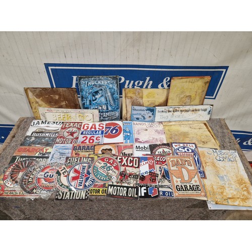Assorted modern tin signs to include Mobiloil