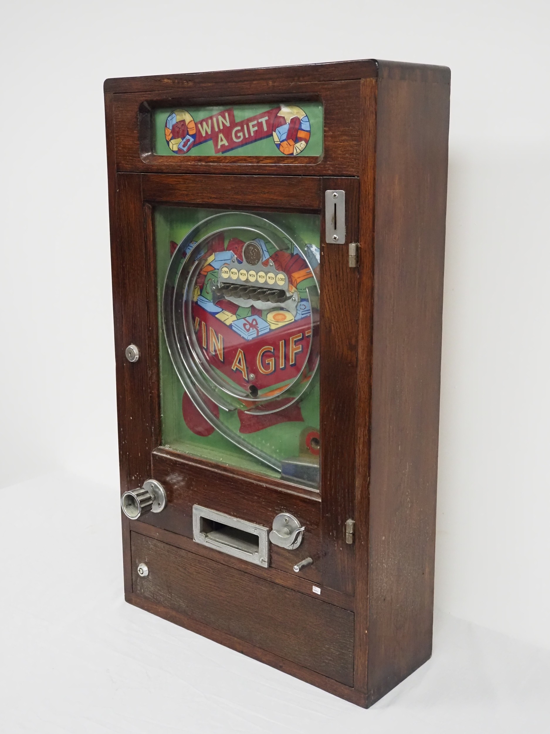 Win a Gift penny slot machine by R W London, no keys