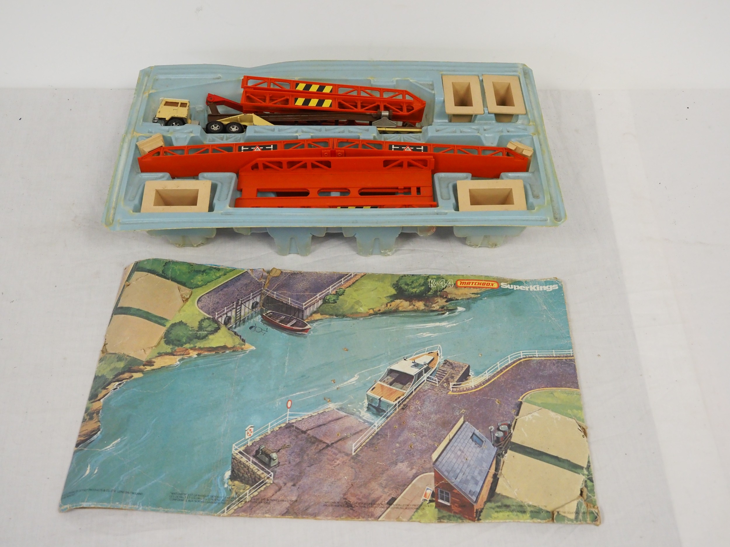 Matchbox model bridge set