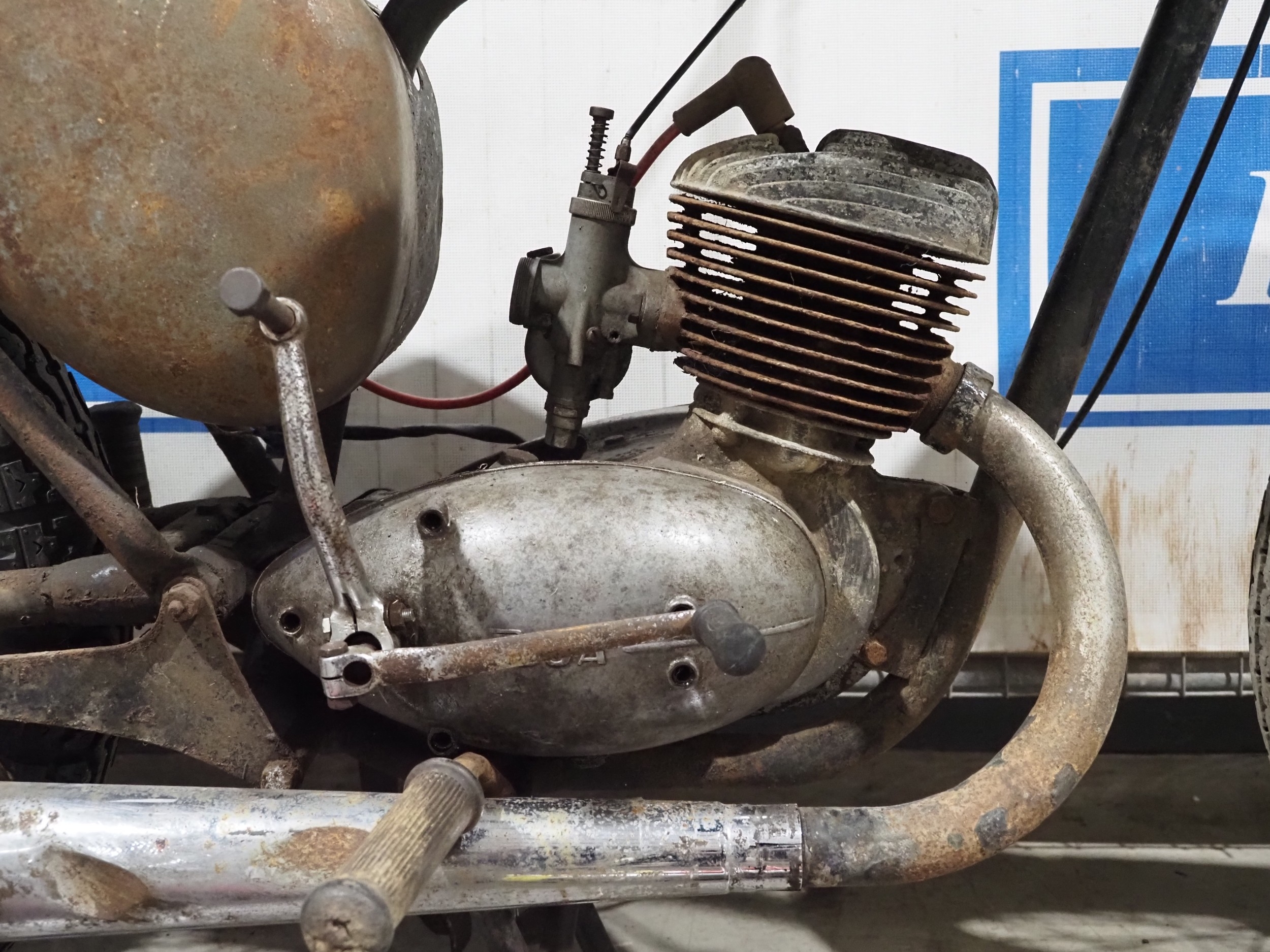 BSA D7 Bantam motorcycle project. 1960. 175cc Engine No. GD7 5501 ...