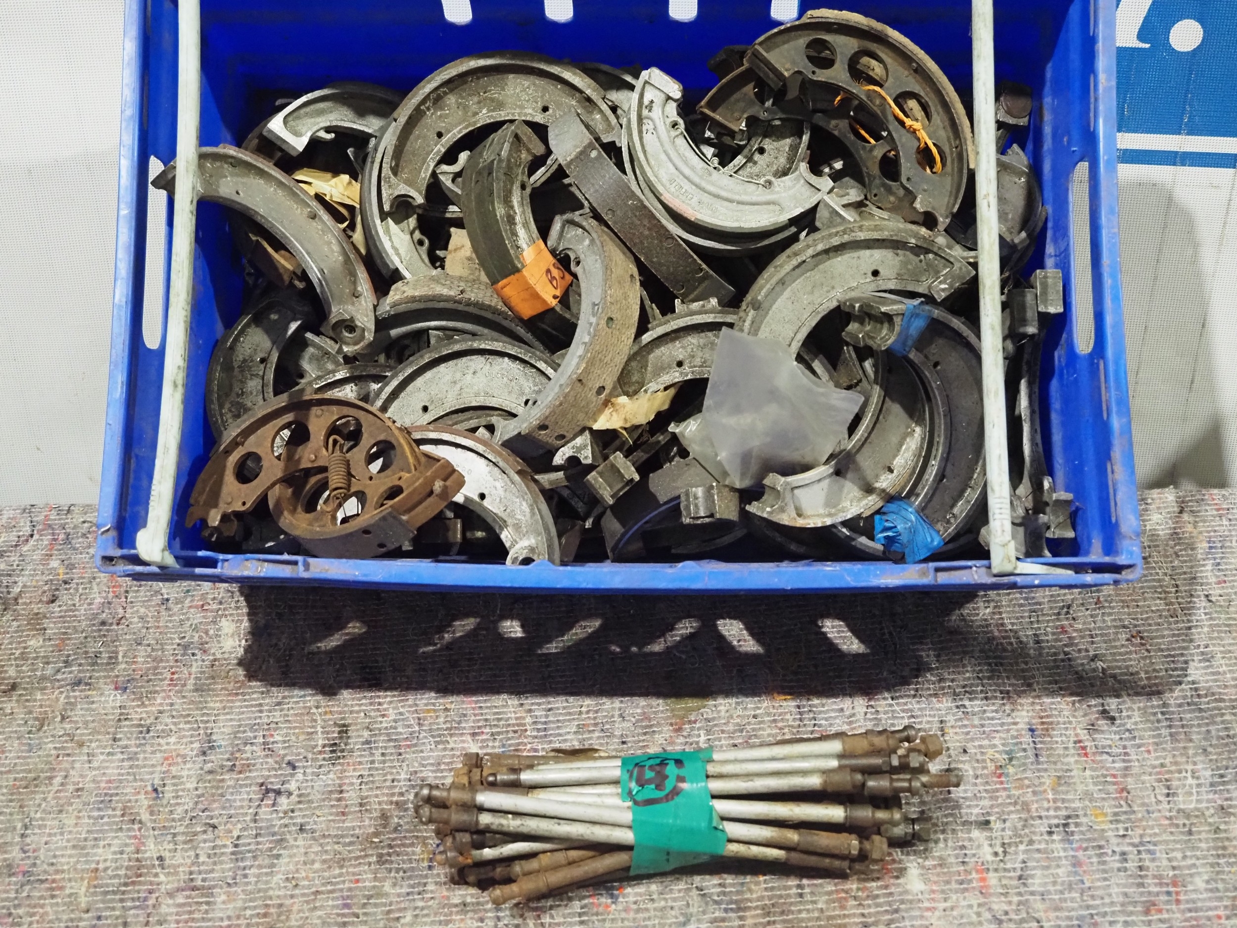 AJS/Matchless brake shoes and push rods