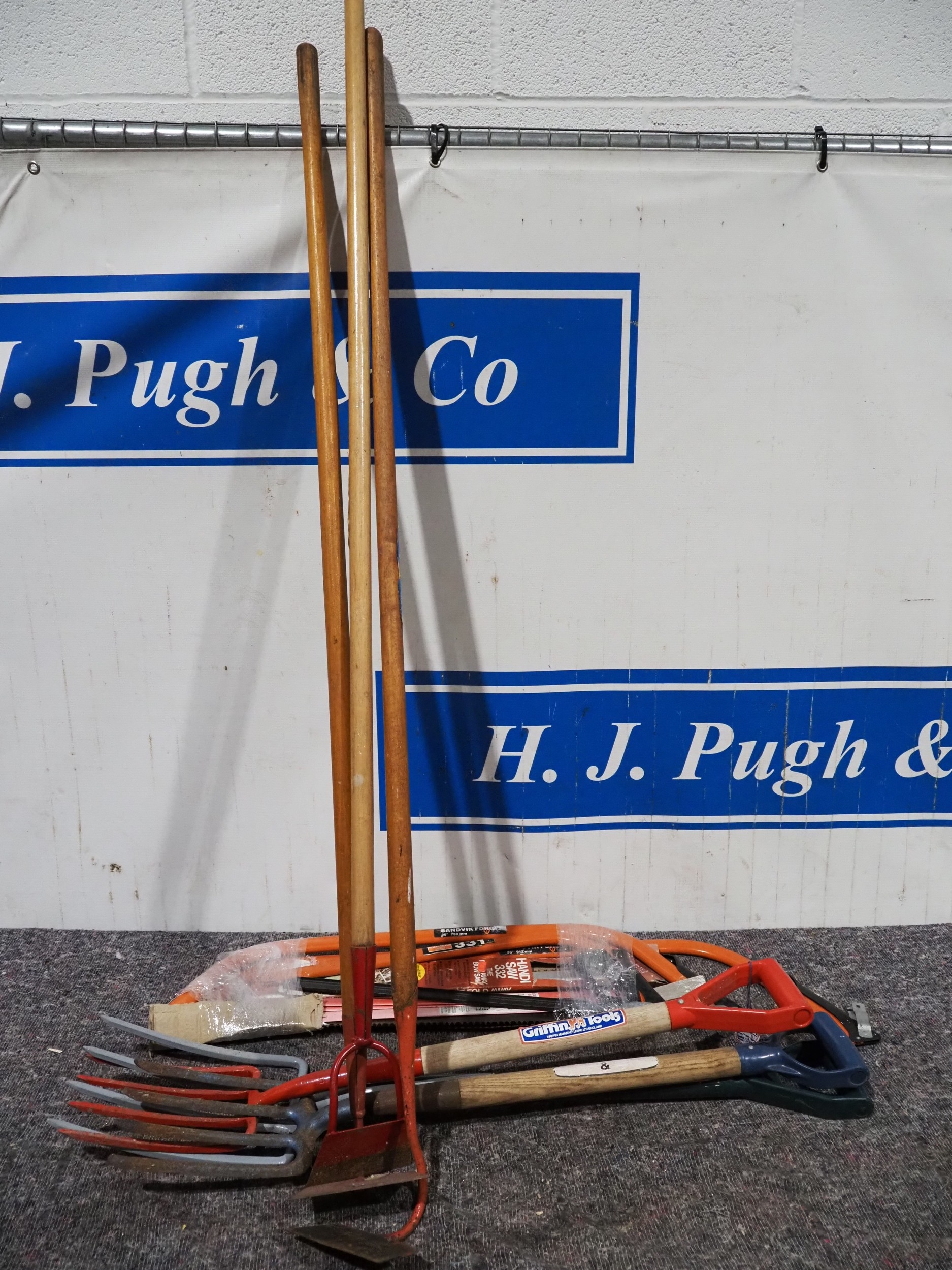 Garden tools, bow saws and blades