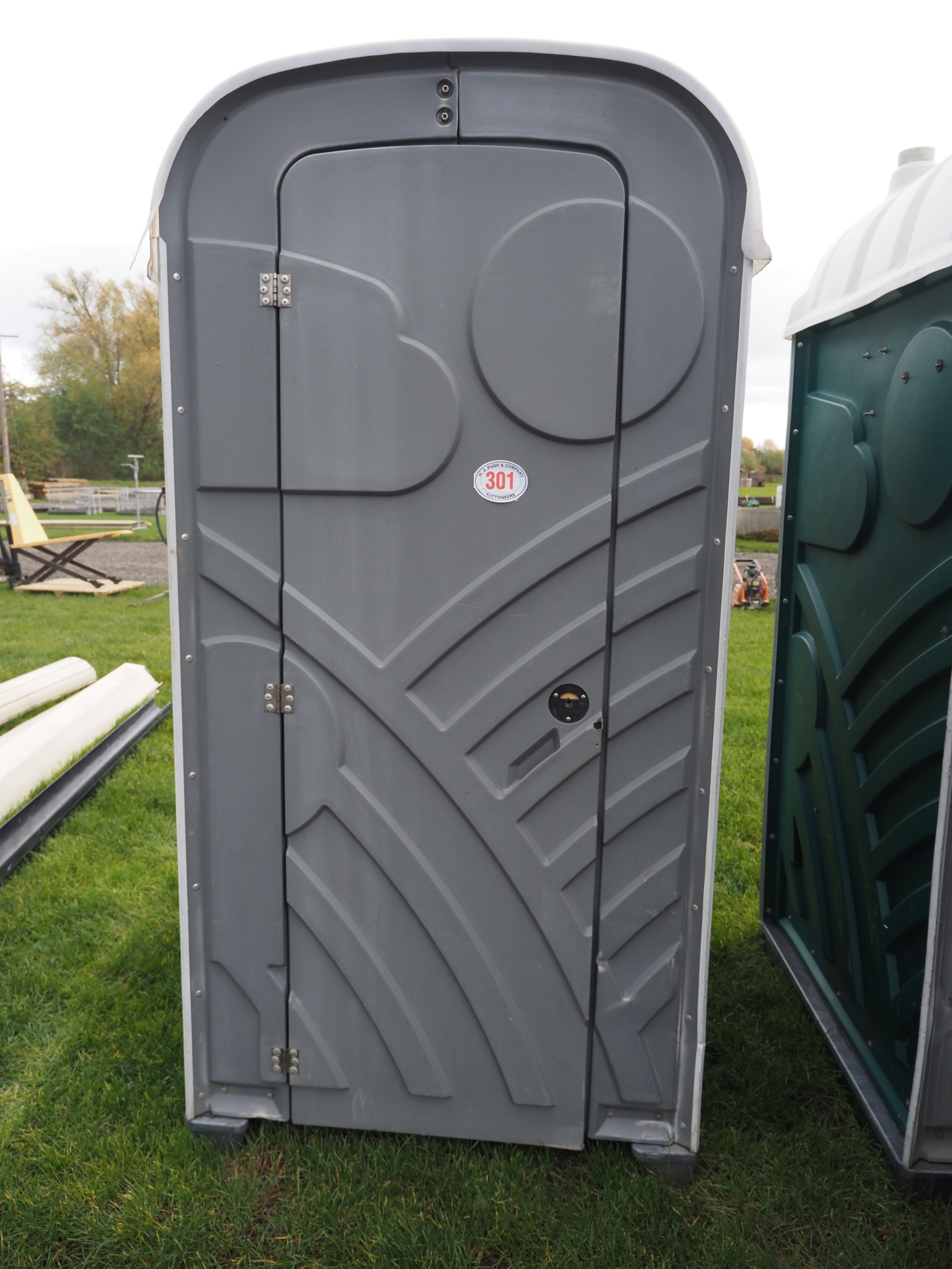 Portaloo. Working with sink and lights. Free first service included