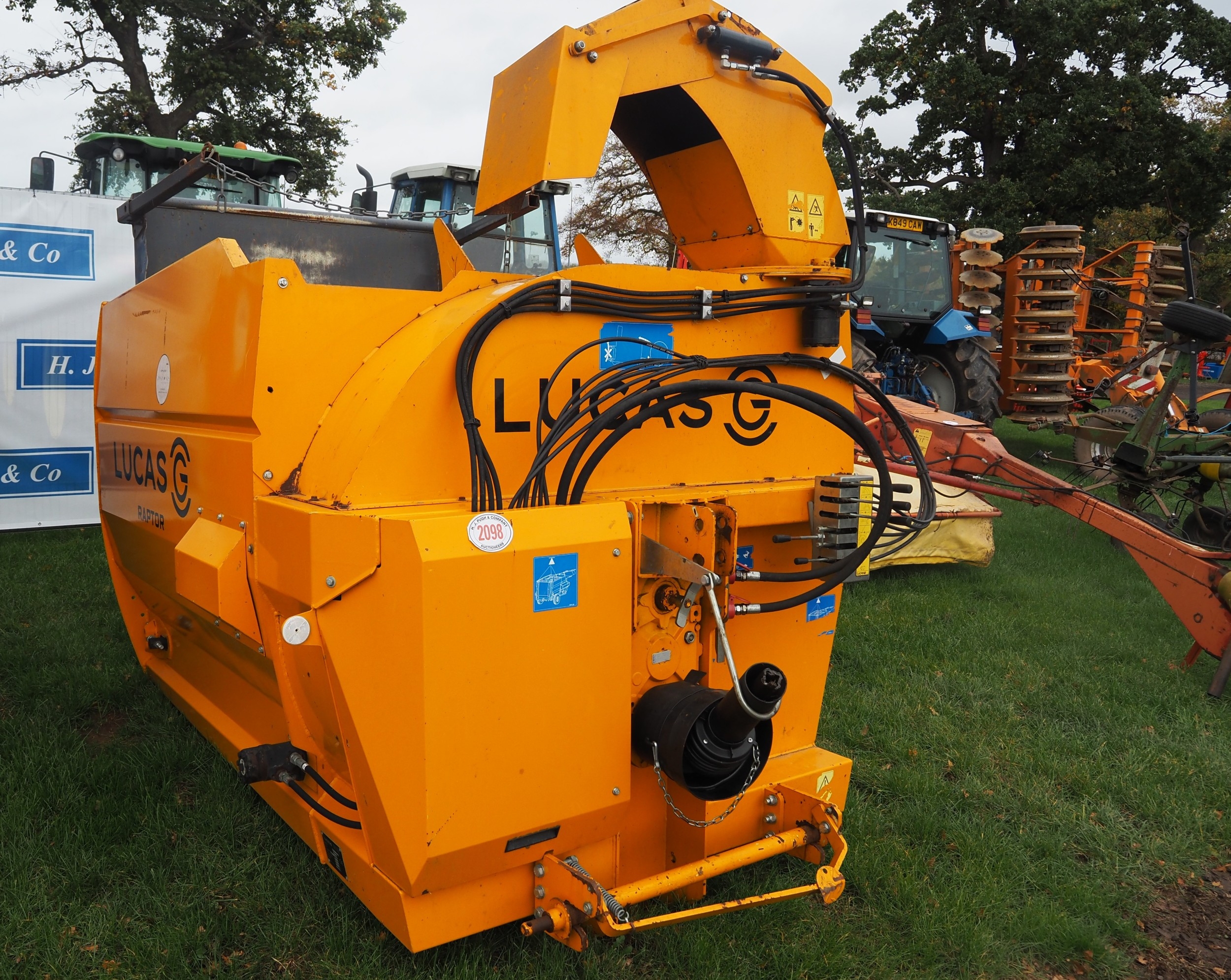 Lucas 6 Raptor bale shredder. 2022. Swivel chute and cable control. GWO