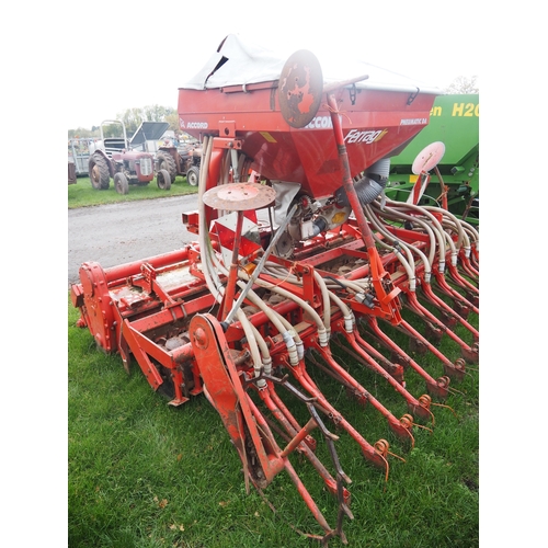 Kverneland RDP30/A rotospike packer and Accord drill