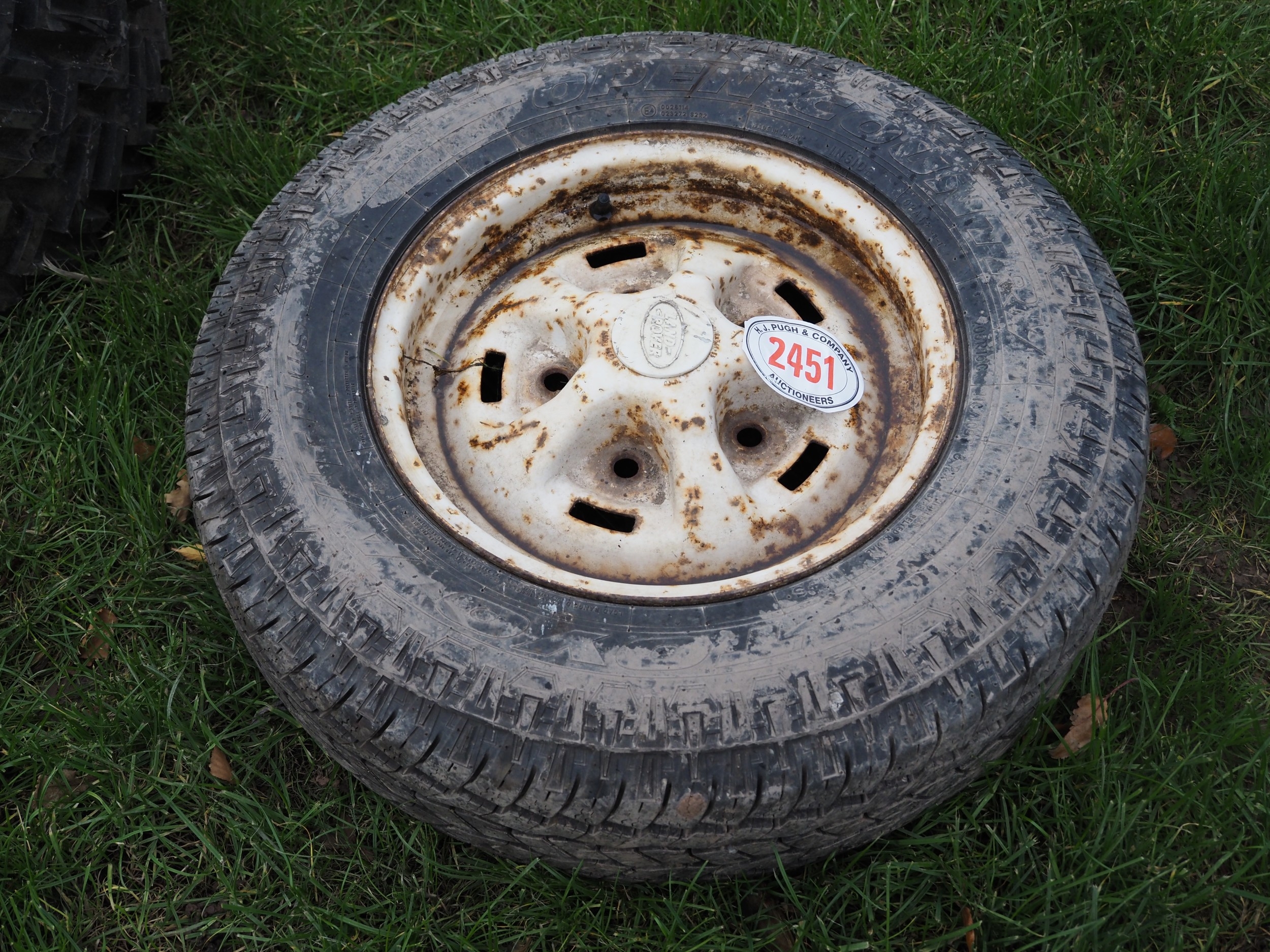 Land Rover wheel and tyre 20.5 R16