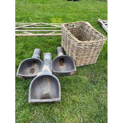 Wicker basket and 3 troughs