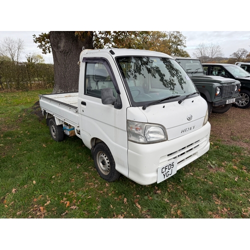 3025A - Daihatsu Hijet mini van. 4 Wheel drive. 2005. Drove over 50 miles to the Saleroom. Recent MOT. Reg C... 