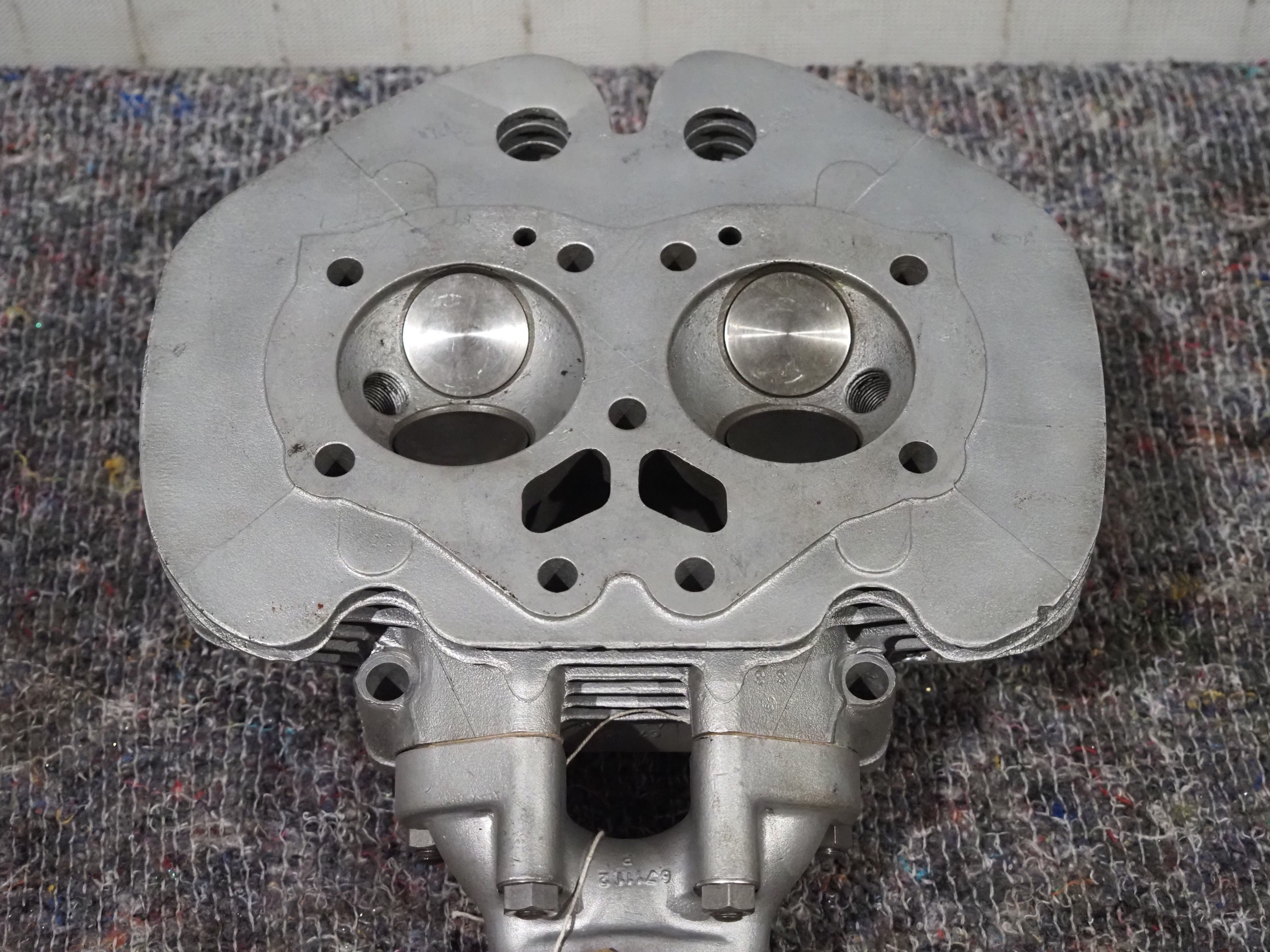 BSA alloy twin cylinder head with detachable manifold