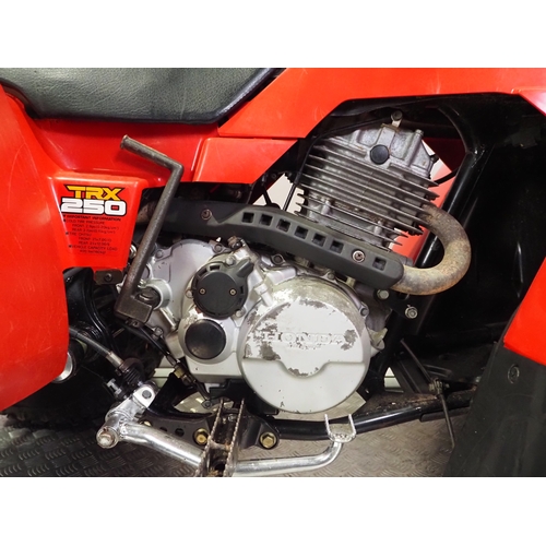 27 - Honda TRX250 quad bike. 1985. 250cc
Frame No. JH3TE0608FC004958
Engine No. TE06E5002944
Engine turns... 