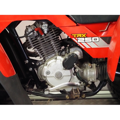 27 - Honda TRX250 quad bike. 1985. 250cc
Frame No. JH3TE0608FC004958
Engine No. TE06E5002944
Engine turns... 