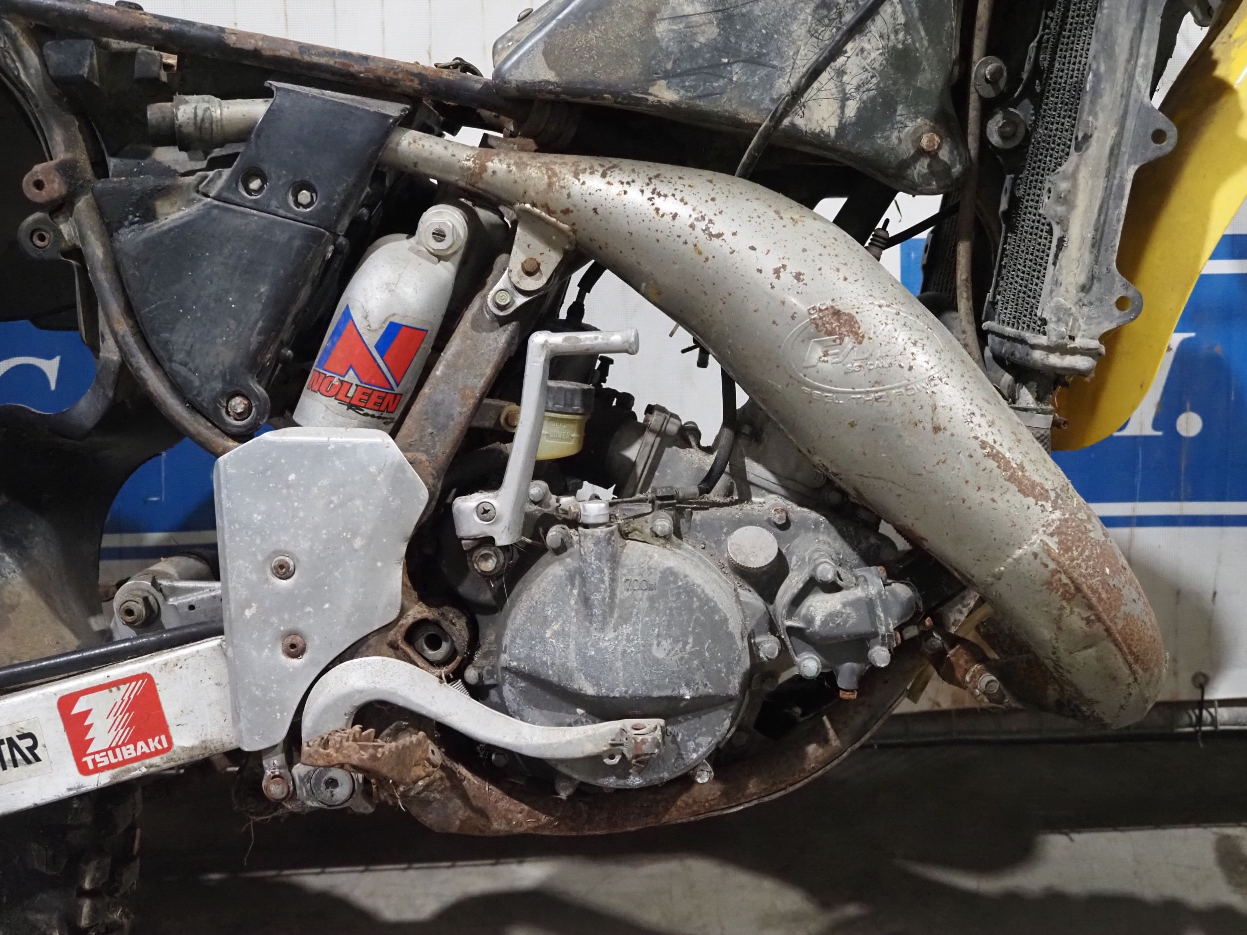Suzuki RM125 motocross project. Engine is free.