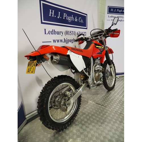 55 - Honda XR400R motocross bike. 2004. 400cc
Frame No. JH2NE03A63M440031
Engine No. NE03E-2601316
Engine... 