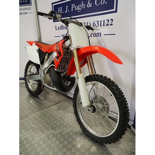 51 - Honda CR250R motocross bike. 2007. 250cc.
Frame No. JH2ME03A87M100638
Engine No. ME03E-6902094
Engin... 