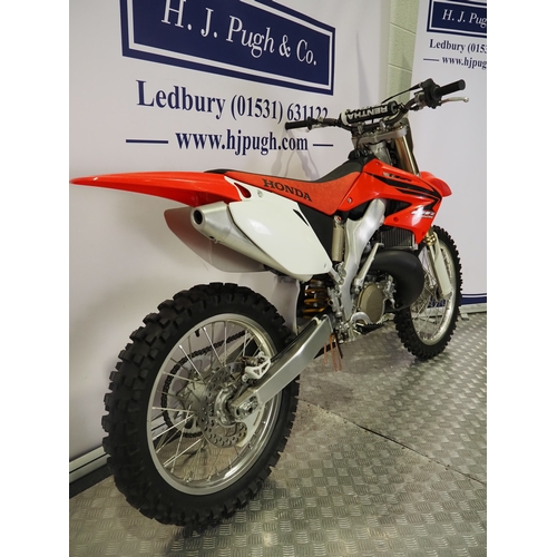 51 - Honda CR250R motocross bike. 2007. 250cc.
Frame No. JH2ME03A87M100638
Engine No. ME03E-6902094
Engin... 